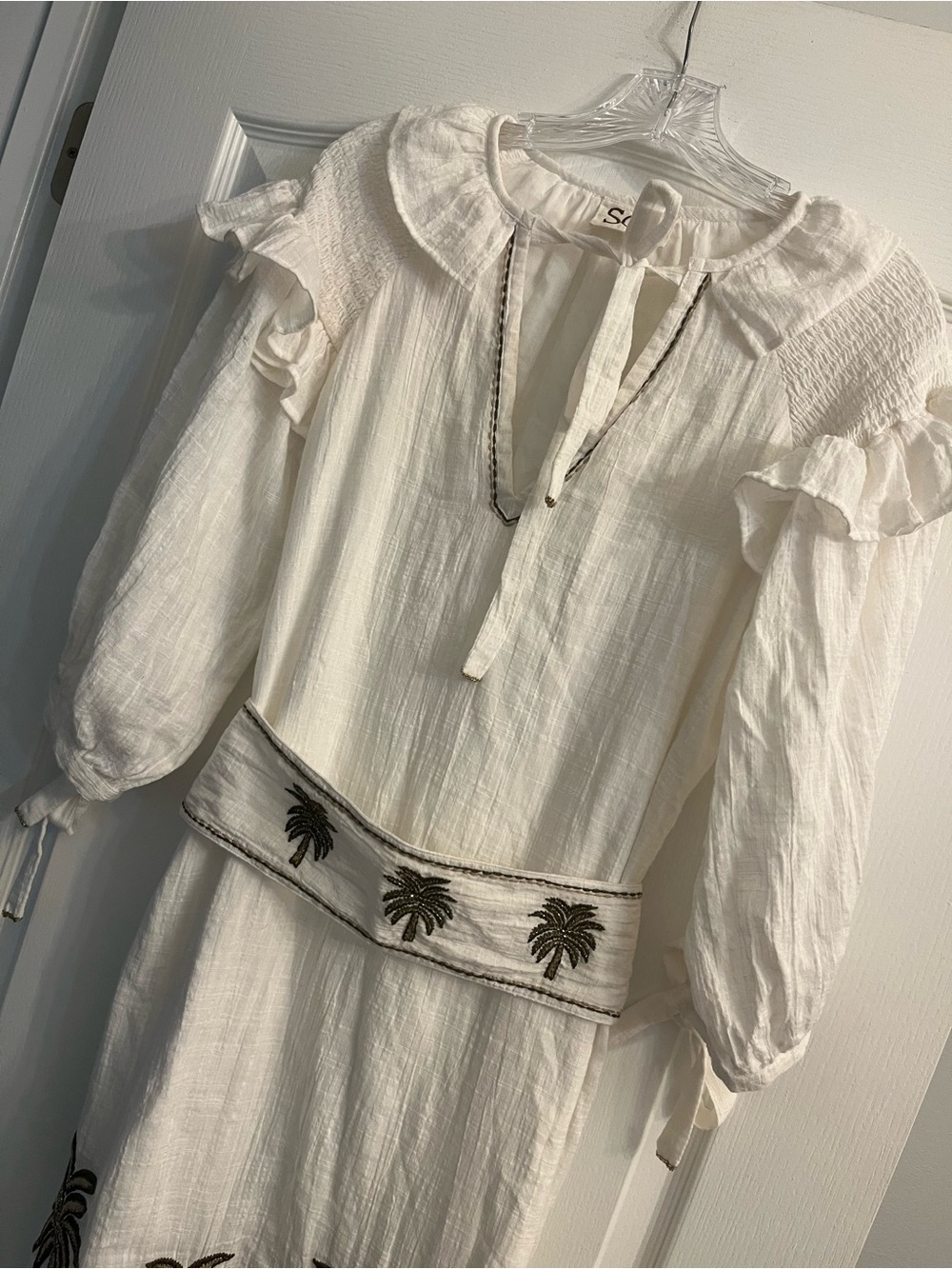 Women’s White Long-Sleeve Embroidered Waist Dress